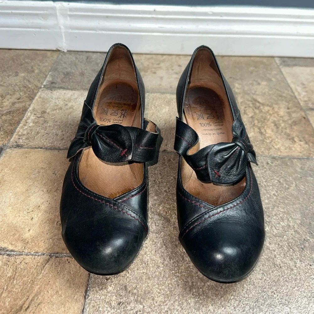 Elegant Black Leather Women's Shoes
